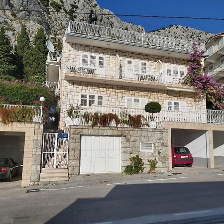 Apartments Ivan - With Parking 오미스 외부 사진