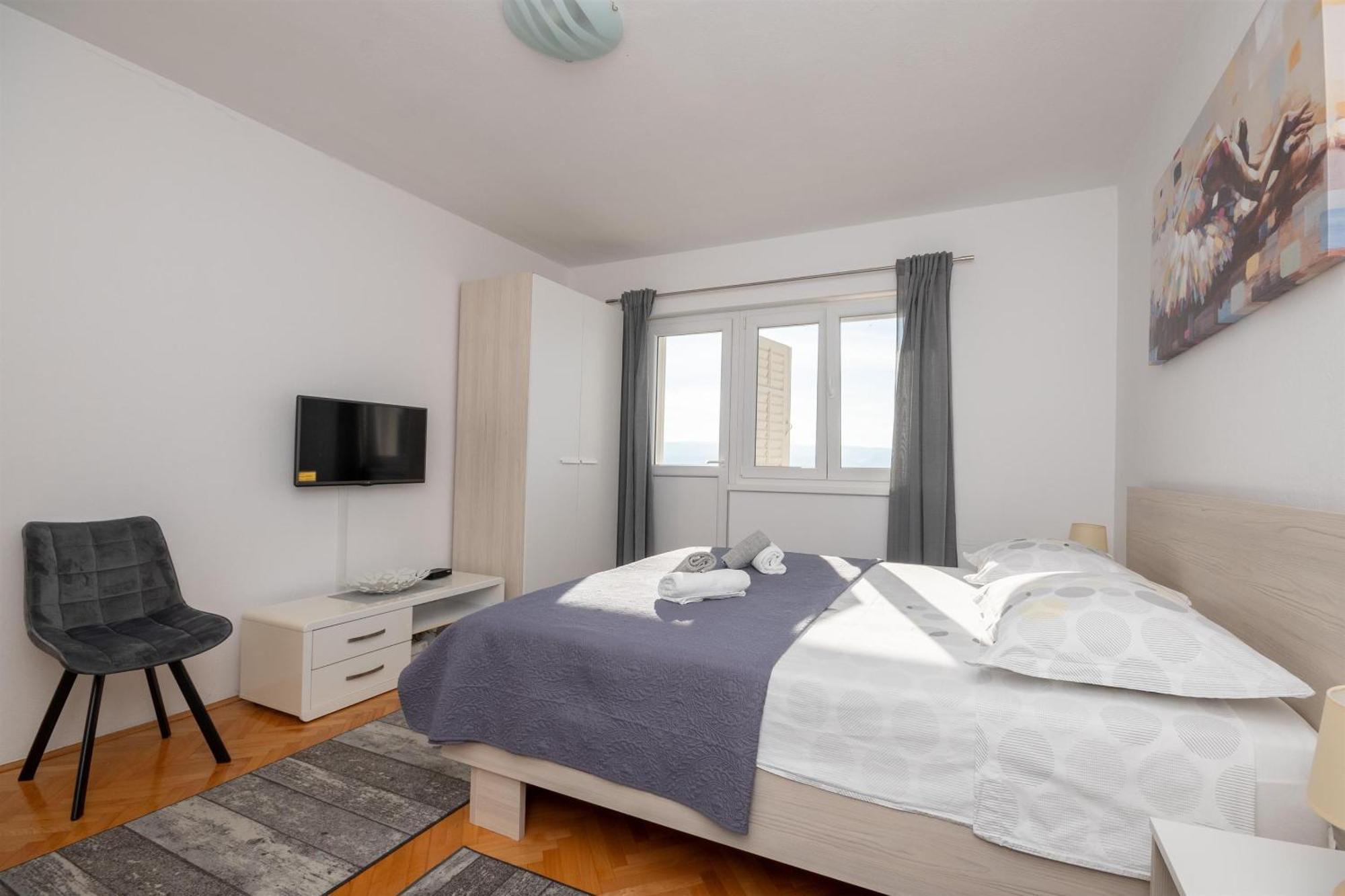 Apartments Ivan - With Parking 오미스 외부 사진