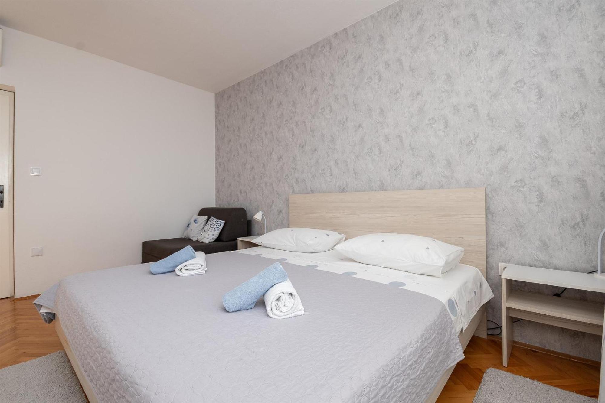 Apartments Ivan - With Parking 오미스 외부 사진