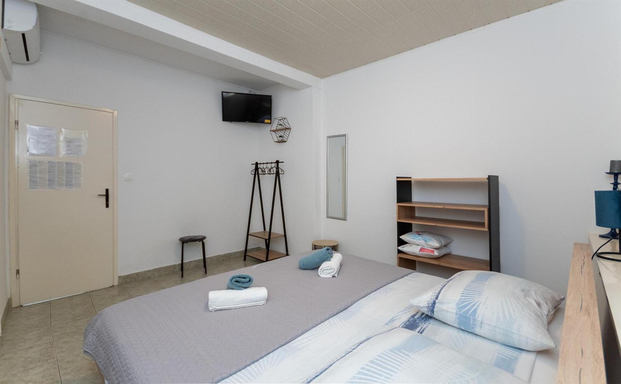 Apartments Ivan - With Parking 오미스 외부 사진