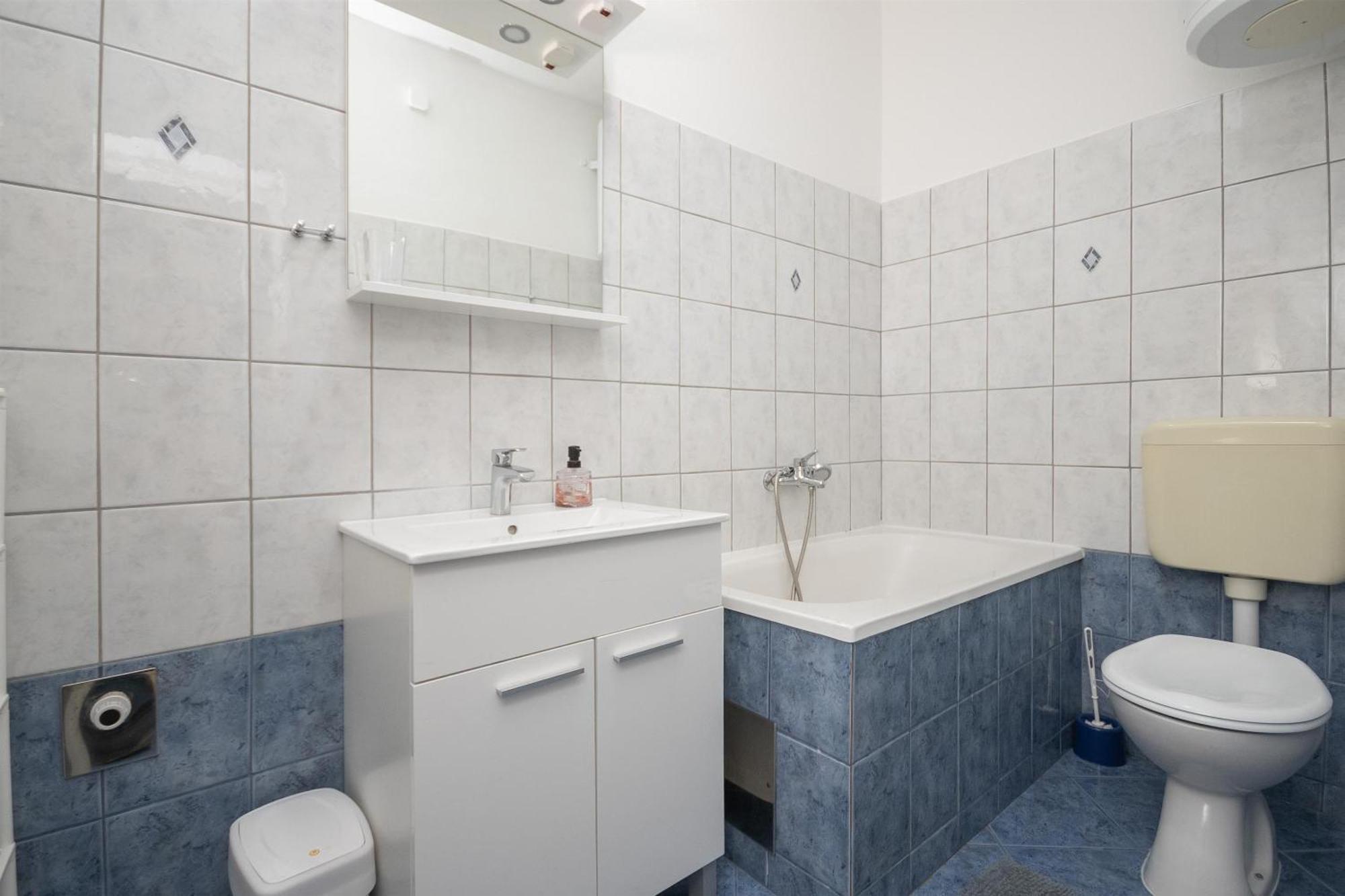 Apartments Ivan - With Parking 오미스 외부 사진