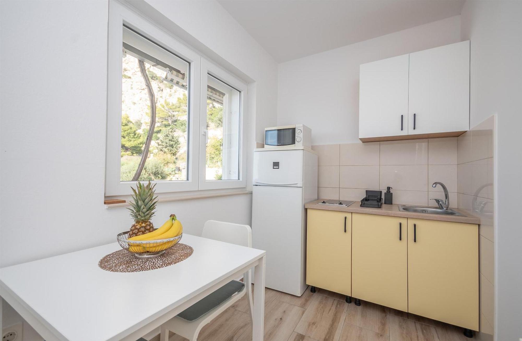 Apartments Ivan - With Parking 오미스 외부 사진