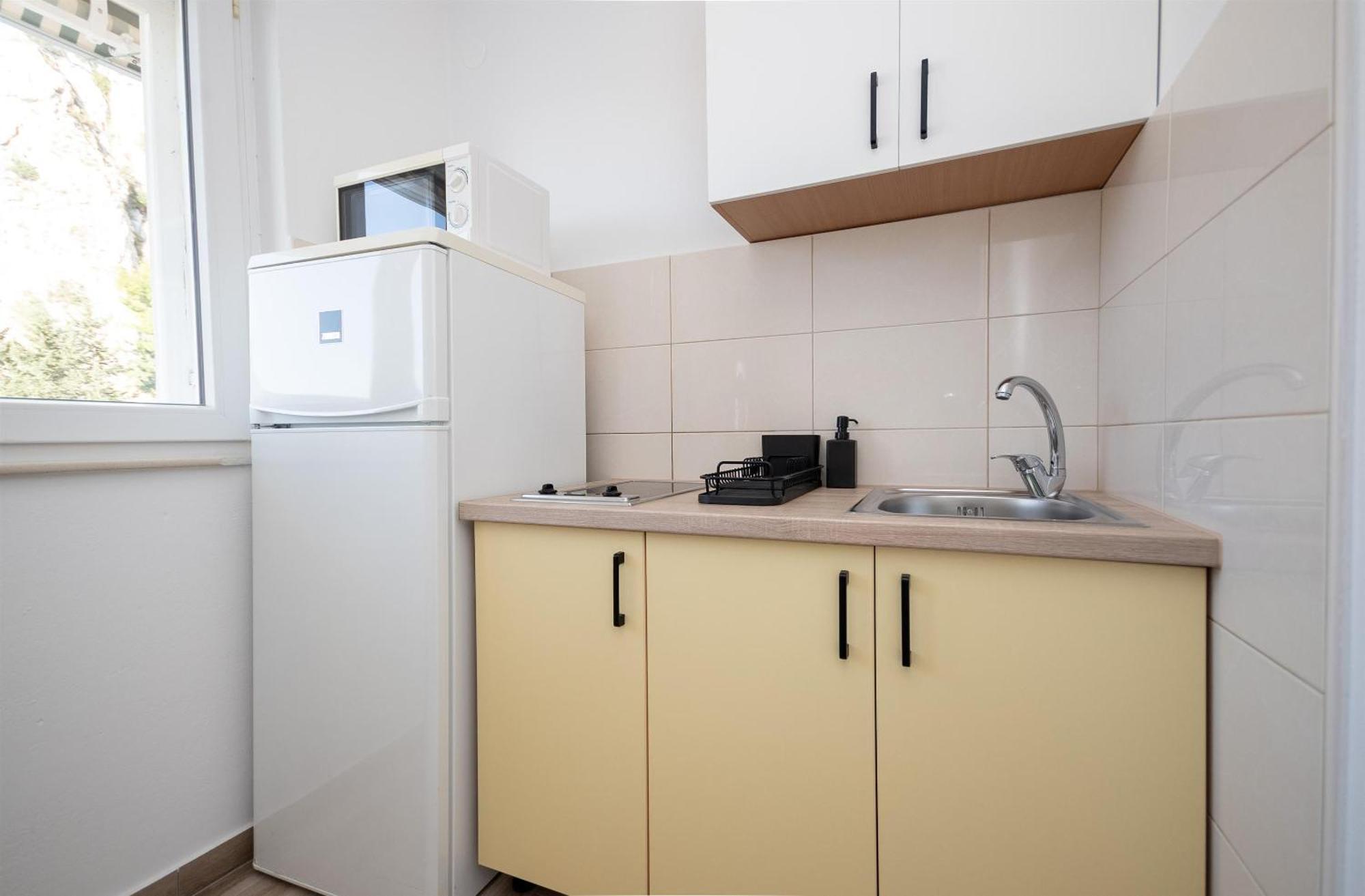 Apartments Ivan - With Parking 오미스 외부 사진