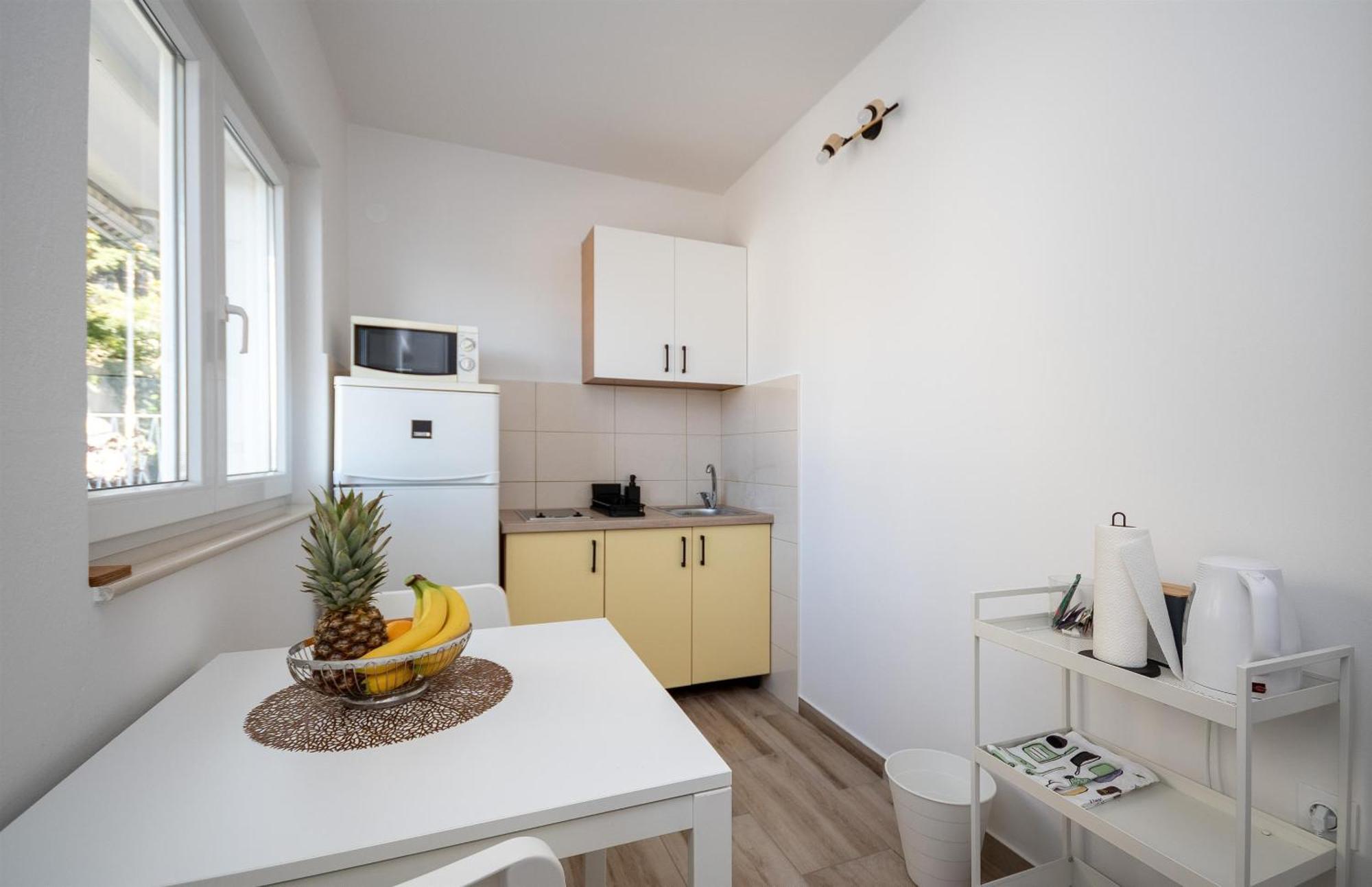 Apartments Ivan - With Parking 오미스 외부 사진