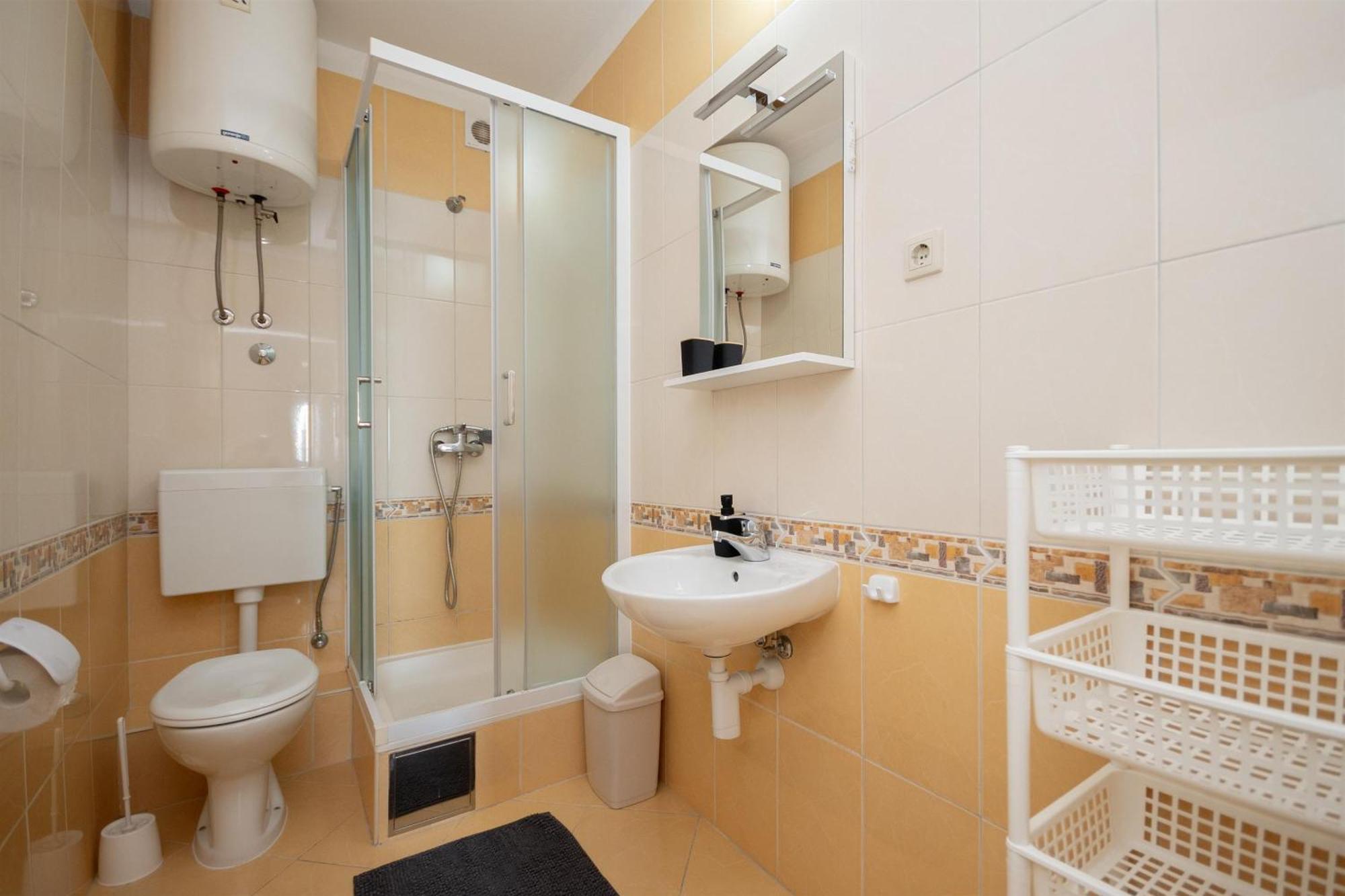 Apartments Ivan - With Parking 오미스 외부 사진
