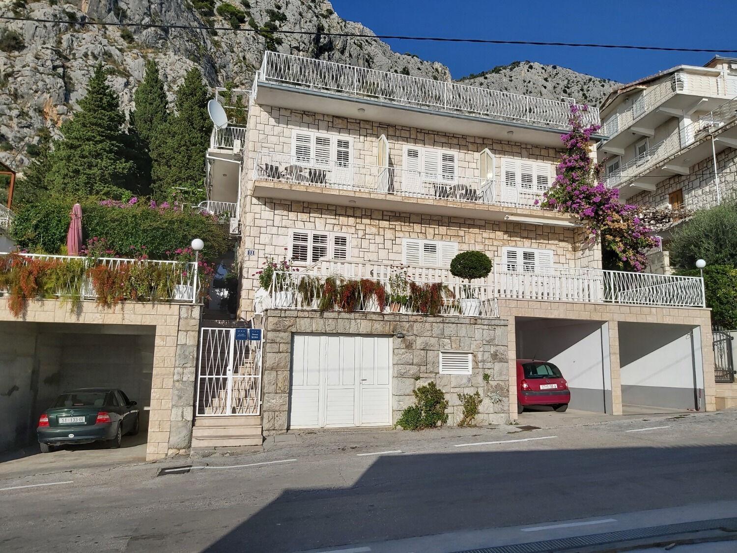 Apartments Ivan - With Parking 오미스 외부 사진